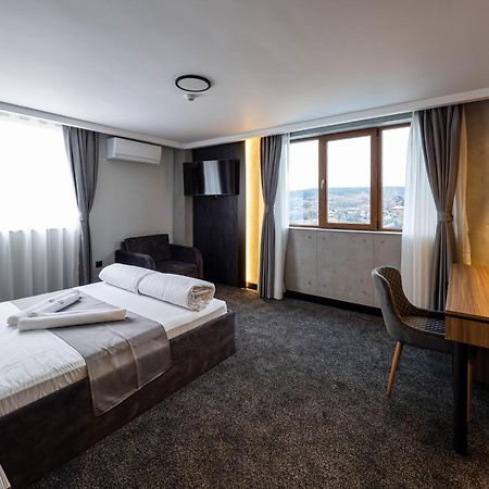 Hotel Elit Pernik Exterior photo