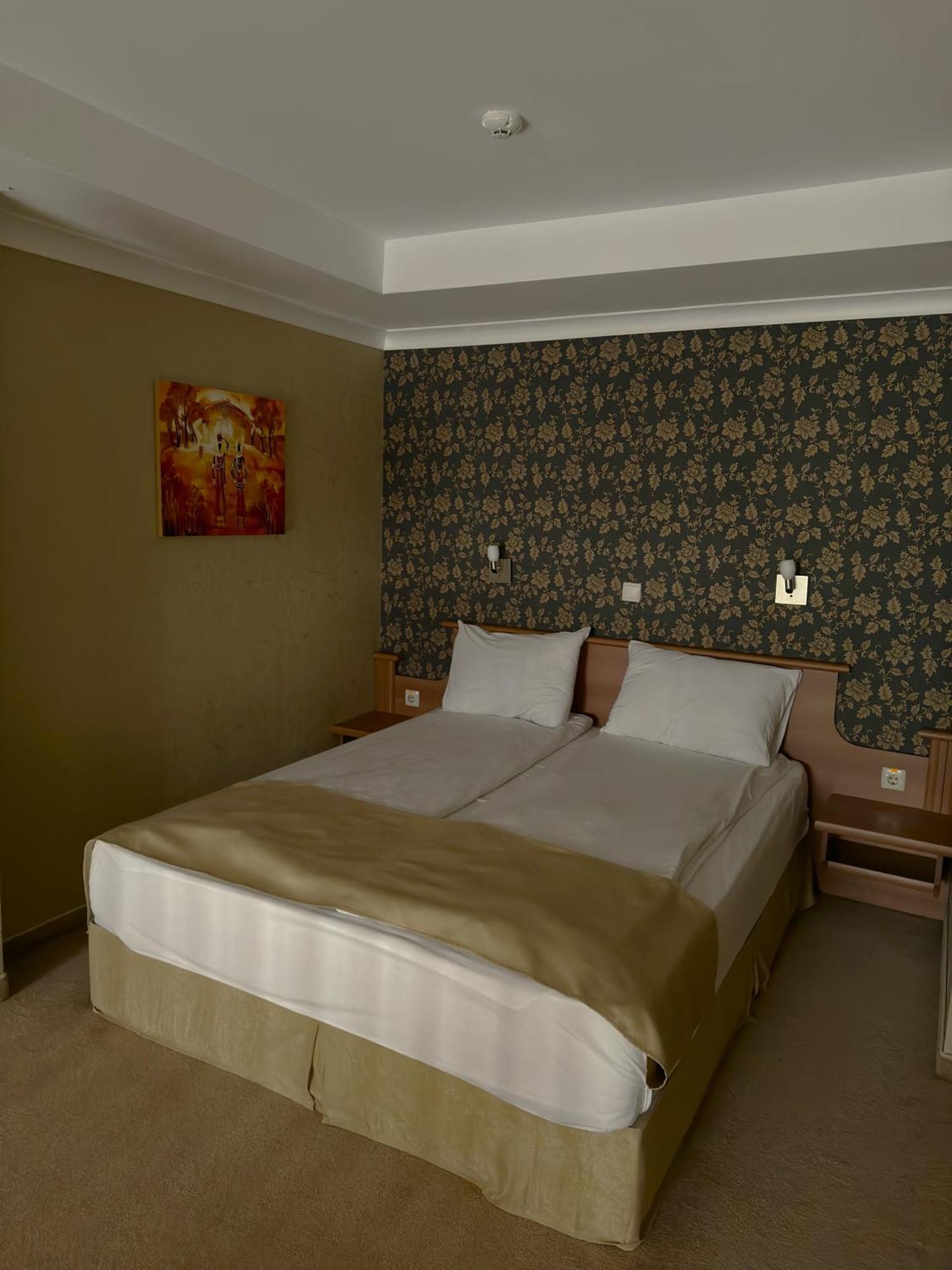 Hotel Elit Pernik Exterior photo